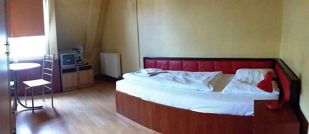 Hotel In Hernals Wien 2*,