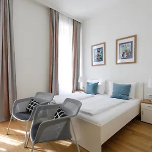 Riess - Self Check-in Viena