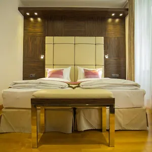 Western Arcadia Viena