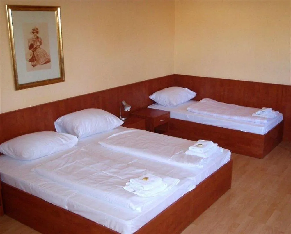 Hotel In Hernals Viena Austria