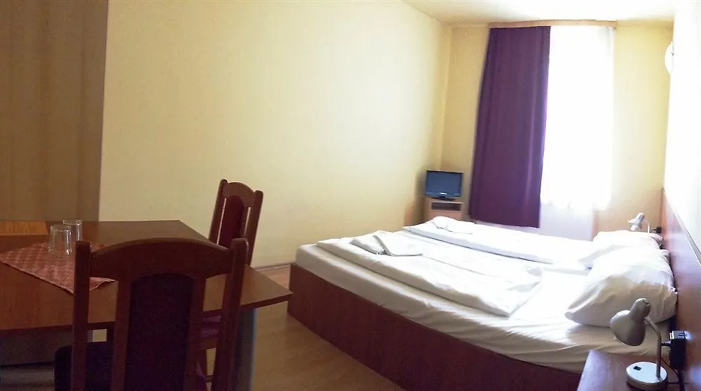 Hotel In Hernals Viena 2*,