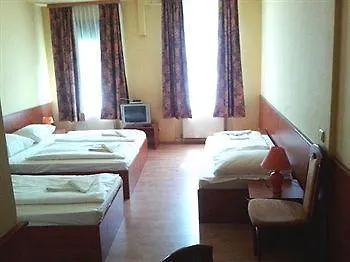 Hotel In Hernals Viena 2*,